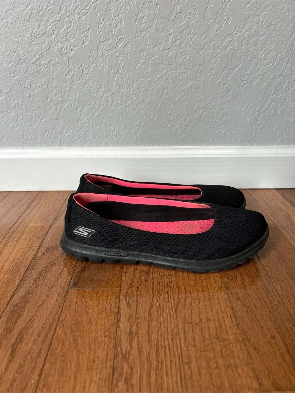 Skechers On The Go Ritz Walking Shoes Slip On Sneakers Women’s Size 8.5 Black